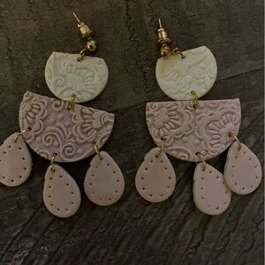 Elegant Textured Earrings in Cream and Pink